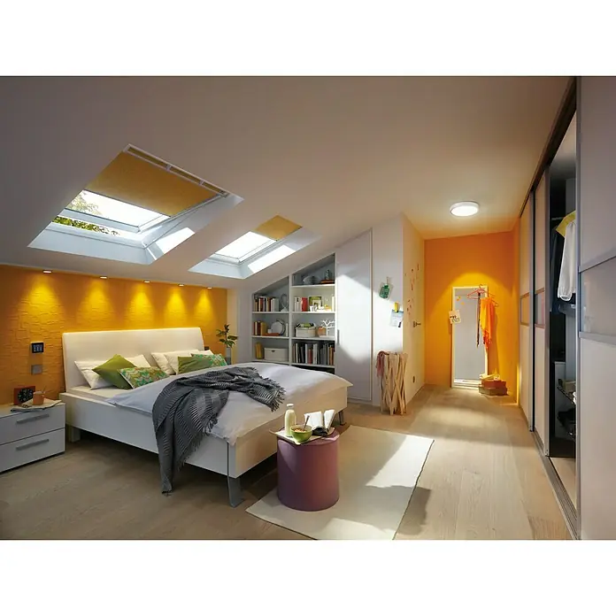 Paulmann LED-Deckenleuchte rund Lunar - 15 W, Ø x H: 30 x 3,8 cm, Weiß, Warmweiß - Helles Schlafzimmer mit Dachfenstern und gelber Akzentwand. Das Fenster lässt viel natürliches Licht herein.