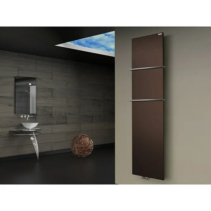 Szagato Designheizkörper Manhattan 3 - B x H: 470 x 1.800 mm, Wärmeleistung bei Vorlauftemperatur von 75 °C (D: 50): 1.118 W, Braun, Mit 2 Handtuchhalter (15 mm) - Brauner Handtuchwärmer mit zwei silbernen Ablagen, der ein modernes Badezimmer-Interieur aufwertet, ideal zum Aufhängen und Wärmen von Handtüchern.
