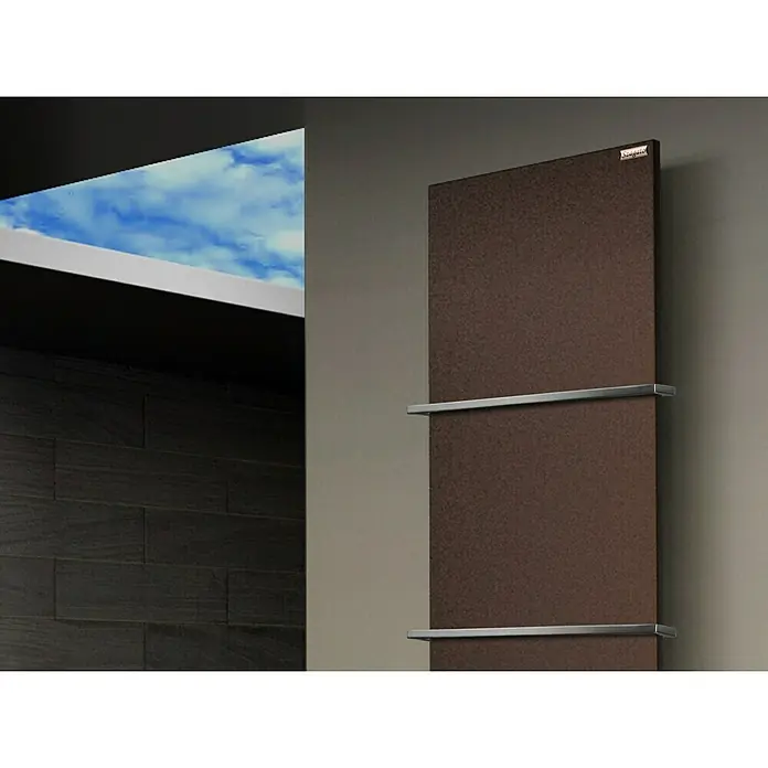 Szagato Designheizkörper Manhattan 3 - B x H: 470 x 1.800 mm, Wärmeleistung bei Vorlauftemperatur von 75 °C (D: 50): 1.118 W, Braun, Mit 2 Handtuchhalter (15 mm) - Brauner Badheizkörper mit zwei Handtuchhaltern, der Wärme und Funktionalität vereint. Das moderne Design passt perfekt ins Badezimmer.