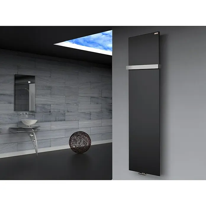 Szagato Designheizkörper Manhattan 3 - B x H: 470 x 1.800 mm, Wärmeleistung bei Vorlauftemperatur von 75 °C (D: 50): 1.118 W, Schwarz, Mit 1 Handtuchhalter (50 mm) - Moderner, schwarzer Paneelheizkörper mit schlichtem Design. Der Heizkörper verfügt über eine Handtuchstange und ist für Badezimmer geeignet.