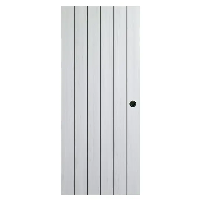 Hoja de puerta Eco Wood - An x Al: 62,5 x 203 cm, Blanco, Con uñero, Tablero de lino - Primer plano de una puerta de madera blanca con paneles verticales y un tirador redondo negro.