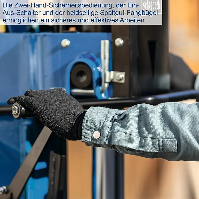 Scheppach Holzspalter HL3000GM - 30 t, Max. Spaltgutlänge: 110 cm - Detailaufnahme einer Holzspaltmaschine mit einer Hand am Bedienhebel, die Sicherheit und Effizienz beim Arbeiten gewährleistet.