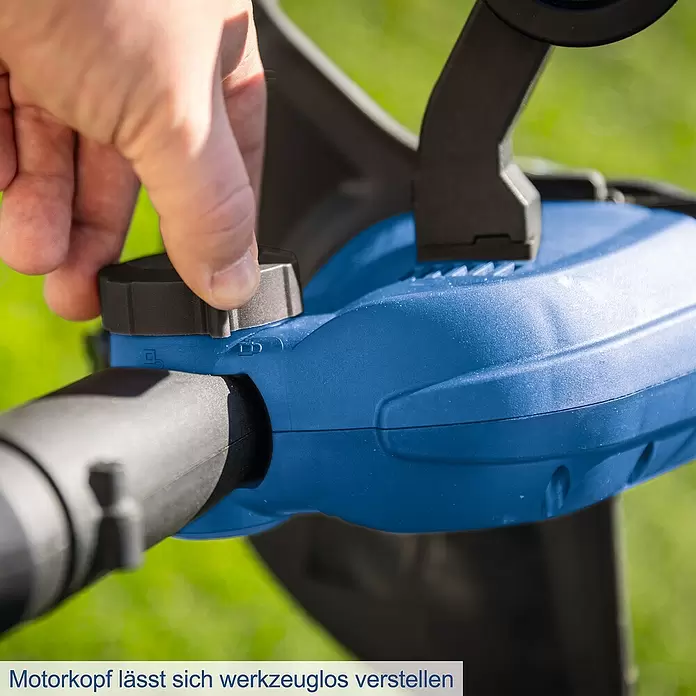 Scheppach IXES 20V Akku-Rasentrimmer C-LT300-X Set S - 20 V, 2 Ah, Li-Ionen, 1 Akku, Schnittbreite Faden: 300 mm - Eine Hand verstellt einen schwarzen Drehknopf am blauen Gehäuse eines Gartentrimmers zur werkzeuglosen Motorkopfverstellung.