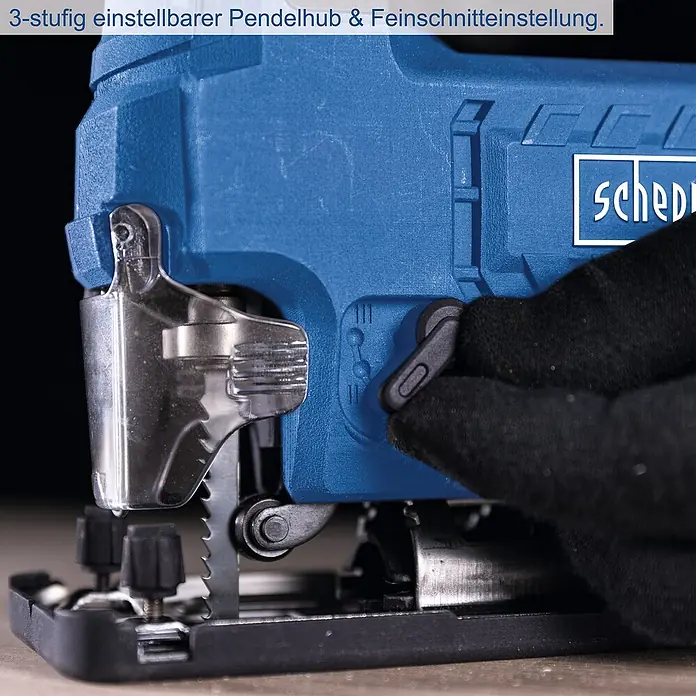 Scheppach IXES 20V Akku-Pendelhubstichsäge C-JS220-X - 20 V, Li-Ionen, Anzahl Akkus: Ohne Akku, Leerlaufhubzahl: 0 /min - 2.400 /min - Nahaufnahme einer Stichsäge der Marke Scheppach mit Fokus auf Pendelhub und Feinschnitteinstellung für präzise Holzarbeiten.