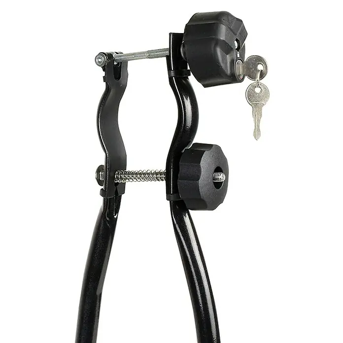 Eufab Fahrradträgeraufsatz Super Bike - Geeignet für: 1 Fahrrad, Traglast: 15 kg - Nahaufnahme einer schwarzen Fahrradhalterung mit einem Schloss und Schlüsseln zur Sicherung des Fahrrads.