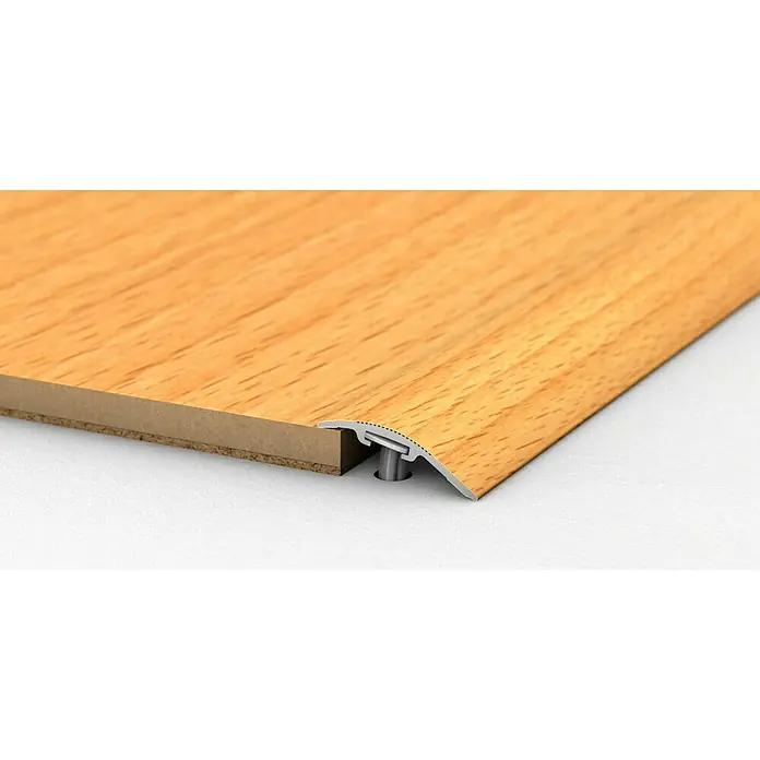 LOGOCLIC Anpassprofil 205 - Buche, 0,9 m x 37 mm, Montageart: Schrauben - Holzfußboden mit Übergangsprofil. Das Übergangsprofil aus Metall verbindet zwei Holzfußböden miteinander und sorgt für einen sauberen Übergang.