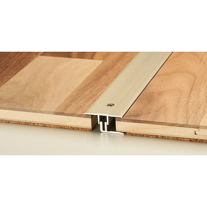 LOGOCLIC Übergangsprofil 220 - Sahara, 0,9 m x 34 mm, Montageart: Schrauben - Metallische Übergangsleiste für den Bodenbelag, die zwei Holzfußböden stilvoll miteinander verbindet.