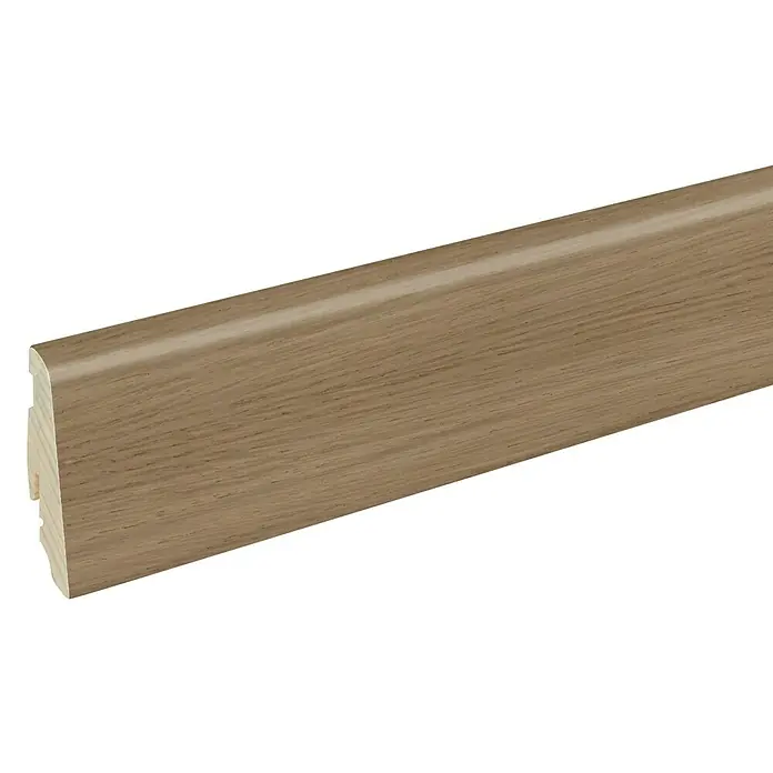 Profiles and more Sockelleiste SU60L Räuchereiche - 240 cm x 19 mm x 58 mm, Fichte, Eiche - Ein einzelnes Holzfußleiste mit einem hellen Farbton, die ein attraktives Detail für jeden Raum darstellt. Die Oberfläche ist mit einer Holzmaserung versehen.