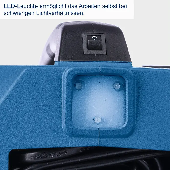 Scheppach IXES 20V Hybrid-Kompressor Air Force 6 - 20 V, Ohne Akku, Max. Druck: 10,3 bar - Detailaufnahme einer LED-Leuchte an einem blauen Gerät, die das Arbeiten bei schlechten Lichtverhältnissen erleichtert.