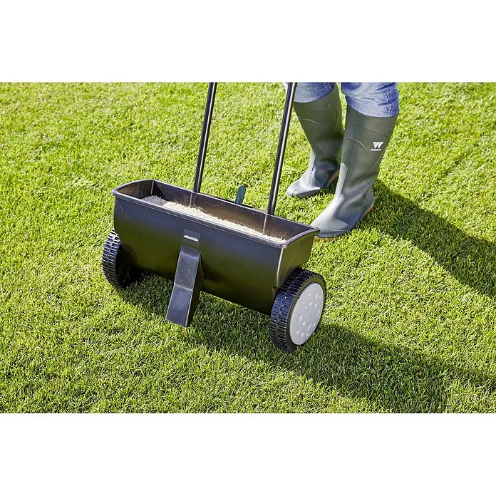 Gardol Carro esparcidor ST 451 - 12 l, Plástico - Un esparcidor de semillas para césped se utiliza para distribuir semillas en un césped para fomentar el crecimiento.