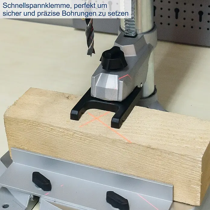 Scheppach Tischbohrmaschine DP55 - 710 W, Leerlaufdrehzahl: 500 U/min - 2.600 U/min, Spannweite Bohrfutter: 1,5 mm - 13 mm - Schnellspannklemme für präzise Bohrungen: Die Klemme fixiert Holz sicher, während der Bohrer exakte Löcher erzeugt. Perfekt für Heimwerker und Profis.