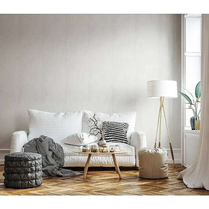 Grosfillex Wandpaneel Element Mineral Marmor grau - Marmor grau, 2.600 x 375 x 8 mm - Ein stilvolles Wohnzimmer mit einem weißen Sofa, einem Couchtisch und einem eleganten Stehlampen-Design, das eine gemütliche Atmosphäre schafft.
