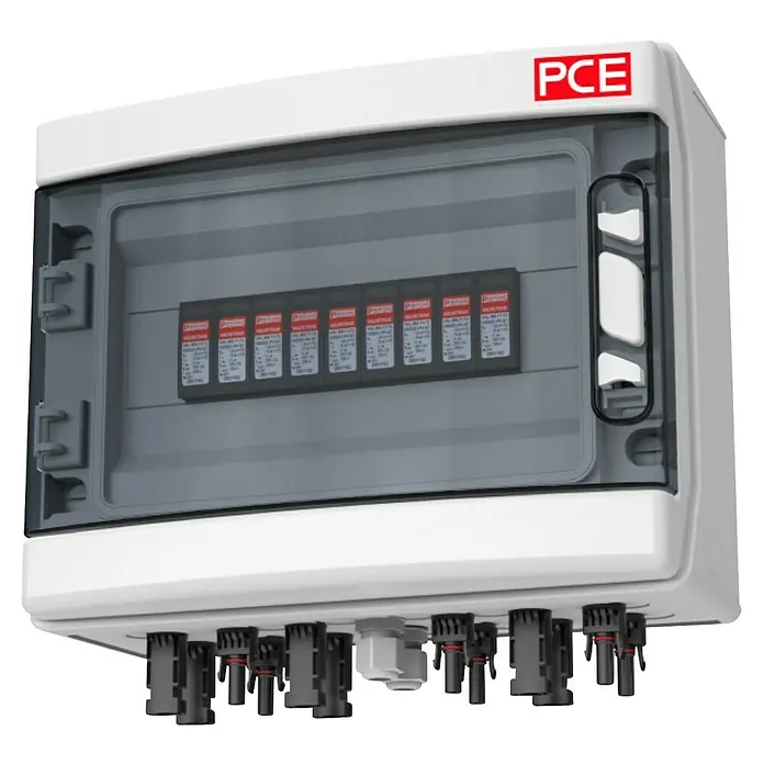 PCE Verteiler Sol-Line - 3 MPP - Das Bild zeigt eine weiße PCE-Sicherungskasteneinheit mit transparentem Deckel und mehreren Anschlüssen unten, ideal für Solaranlagen.