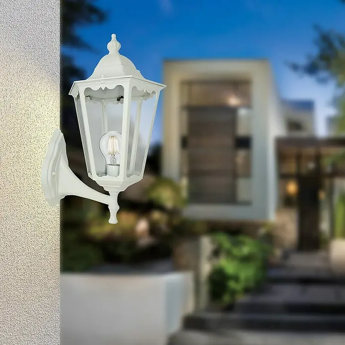 Panaled Vagg Aplique exterior - 60 W, 28,3 x 22,4 x 42 cm, Blanco, IP44, Ascendente - Elegante aplique de pared exterior blanco con un diseño decorativo, que proporciona una luz cálida para una iluminación elegante.