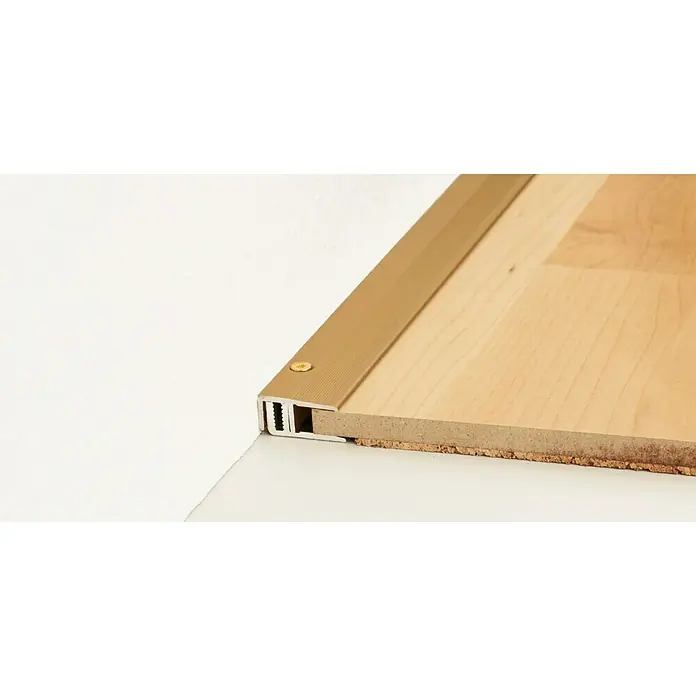 LOGOCLIC Abschlussprofil 222 - Gold, 0,9 m x 21 mm, Montageart: Schrauben - Produktaufnahme von Übergangsprofilen für Bodenbeläge, die einen sauberen und stilvollen Übergang zwischen verschiedenen Bodenarten ermöglichen.
