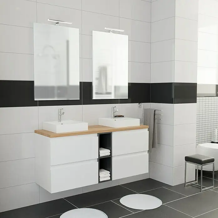 Camargue Espacio Waschtischplatte - 140 x 46 x 3,2 cm, Doce - Elegantes Badezimmer-Interieur mit Doppelwaschbecken, stilvollen Spiegeln und modernen Armaturen, das ein luxuriöses Ambiente schafft.