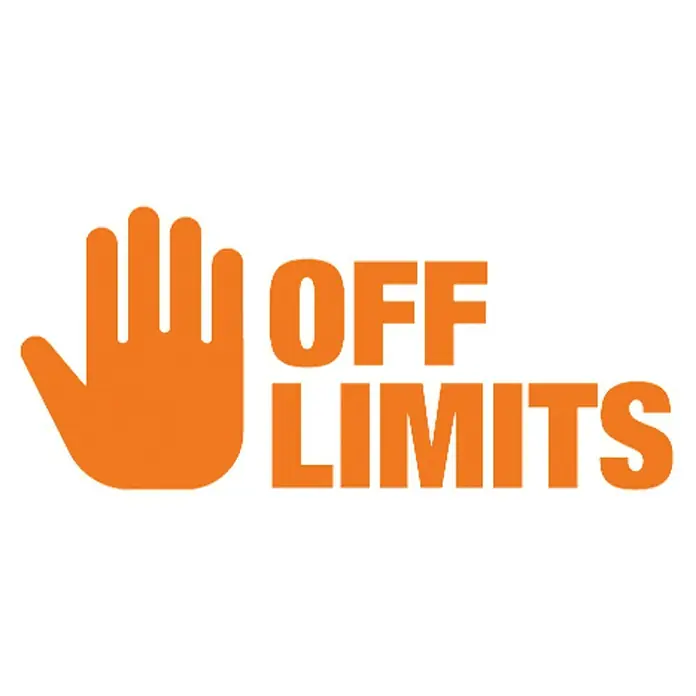 Worx Landroid Virtuelle-Barriere für Mähroboter Off Limits WA0863 - Landroid (ab dem Baujahr 2019 AUSGESCHLOSSEN L1000, M500+,M700+) - Das Bild zeigt ein orangefarbenes „Off Limits“-Logo mit einer Hand, das ein klares Verbotsschild für den Zugriff auf einen Bereich darstellt.