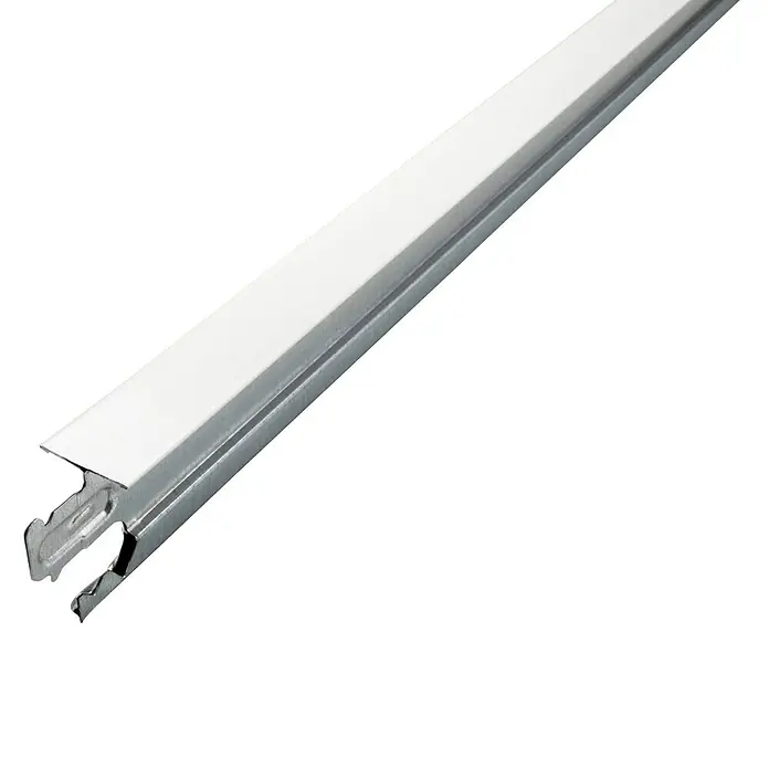 THU Ceiling Solutions Perfil secundario T24 - L x An x Al: 1,2 m x 24 mm x 38 mm, Acero, Blanco - Primer plano de un perfil de techo con forma de T blanco, comúnmente usado en techos suspendidos por estabilidad.