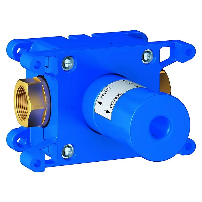 Grohe Unterputzventil-Unterteil Rapido C - ½″, Einbautiefe: 70 mm - 95 mm, 55 l/min - Nahaufnahme einer blauen Unterputz-Armatur mit Messinganschlüssen und einstellbarer Durchflussmenge.