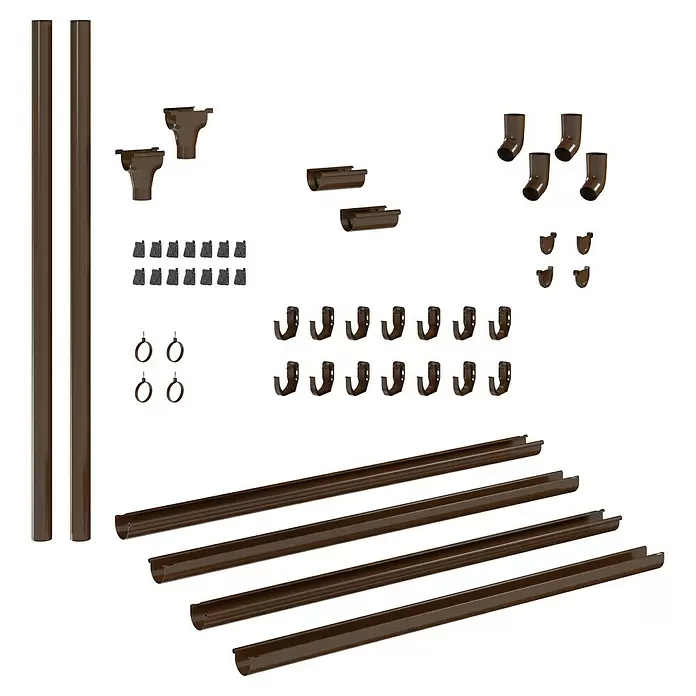 Marley Dachrinnen-Set mit Verstellwinkeln - Nennweite: 100 mm, Passend für: Gartenhäuser Seitenlänge bis 4 m, Braun, Kunststoff - Ein komplettes Set brauner Dachrinnensystemkomponenten, inklusive Fallrohre, Dachrinnen, Verbinder und Halterungen, bereit zur Montage.