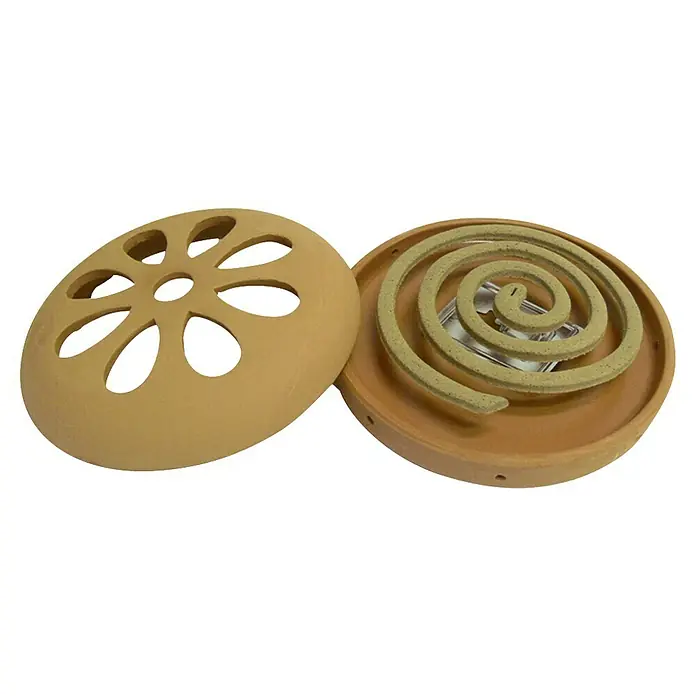 Flower Varita de incienso - 6 ud. - Un portaespirales de mosquitos de terracota abierto con una tapa con diseño floral y la espiral dentro. Perfecto para exteriores.