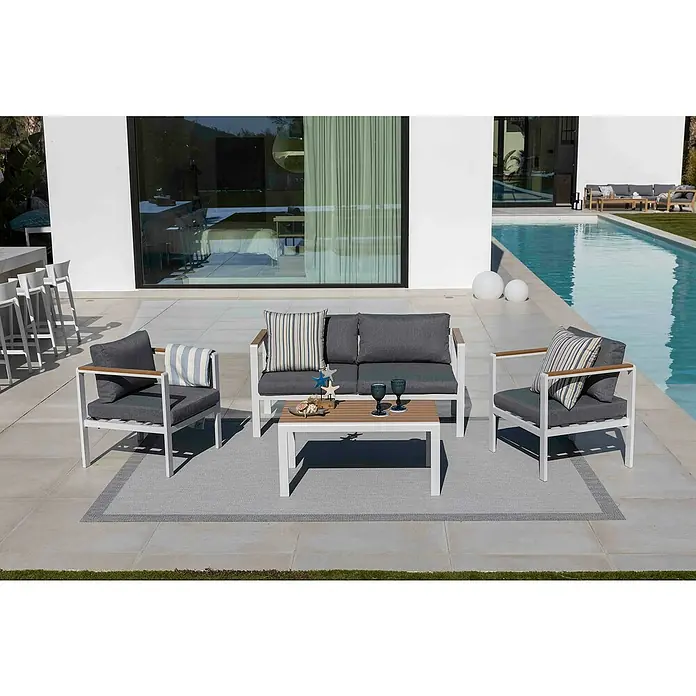 Sunfun Conjunto de muebles Selma - 4 pzs., Aluminio/Polywood, Blanco - Conjunto moderno de muebles de exterior con sofá, sillones y mesa sobre una alfombra gris. Marcos blancos con detalles de madera.