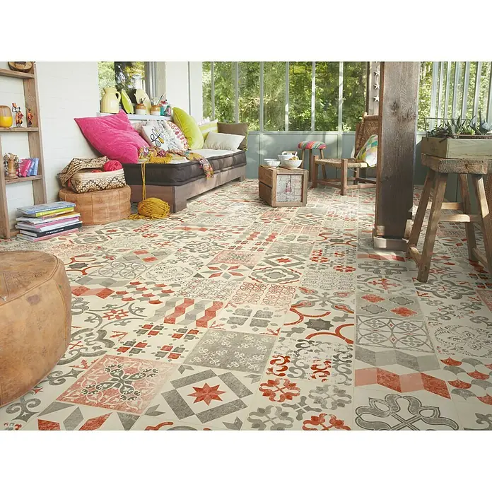 Tarkett Suelo de PVC a metros Exclusive Almería Red - Otros, Ancho: 2 m - Baldosas de suelo estampadas en tonos rojos y grises, que añaden un toque de encanto vintage a cualquier estancia y crean un ambiente cálido y acogedor.
