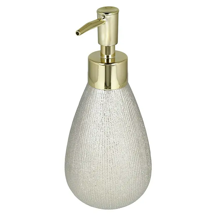 Camargue Aurum Seifenspender - Steingut, Gold - Nahaufnahme eines Seifenspenders mit goldfarbenem Pumpkopf und einem silberfarbenen, texturierten Behälter auf schwarzem Hintergrund.