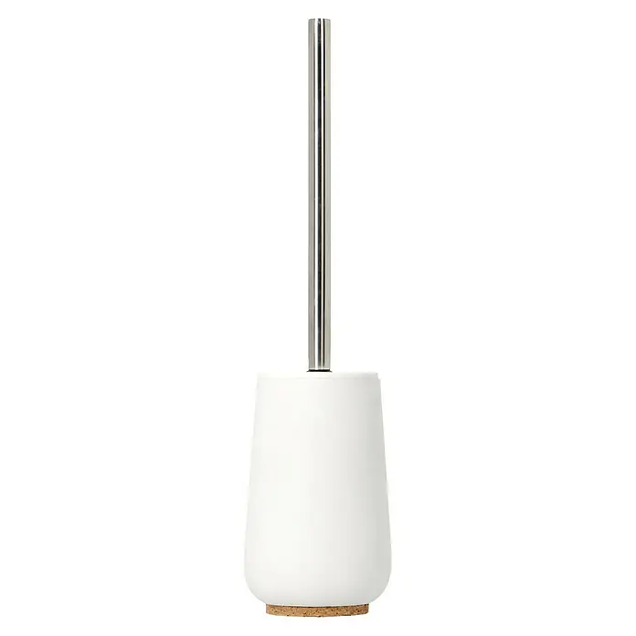 Venus Ivo WC-Bürstengarnitur - Polyresin, Weiß - Eine weiße Toilettenbürste mit einem silbernen Griff und einem Korkfuß. Die Bürste steht auf einem schwarzen Hintergrund.