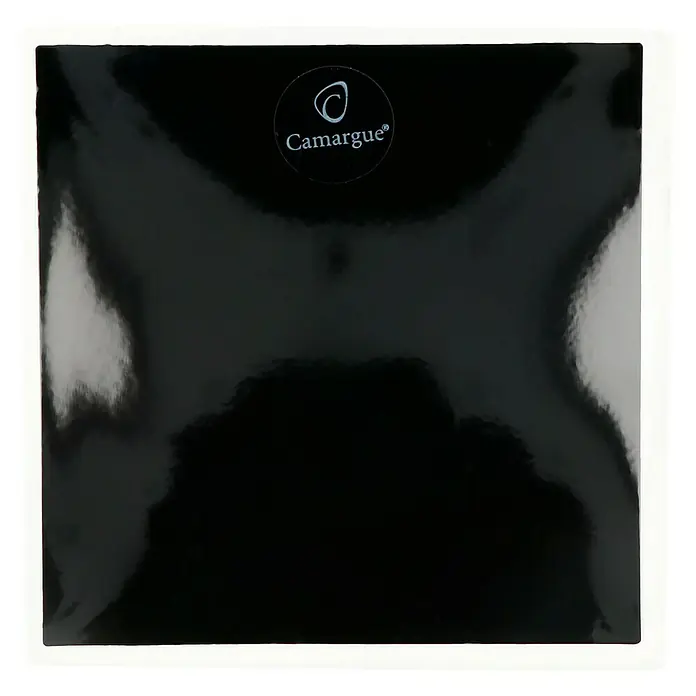 Camargue Couture Seifenschale - Polyresin, Schwarz/Weiß - Glänzende, schwarze Camargue-Platte mit weißem Rand und Logo, ideal für elegante Tischdekorationen.