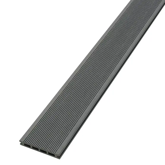 WPC-Terrassendiele Dark Grey - 300 x 13,5 x 2,1 cm, Dunkelgrau - Bild einer grauen Terrassendiele mit Rillen. Die Diele besteht aus hochwertigem Material und ist ideal für den Außenbereich.