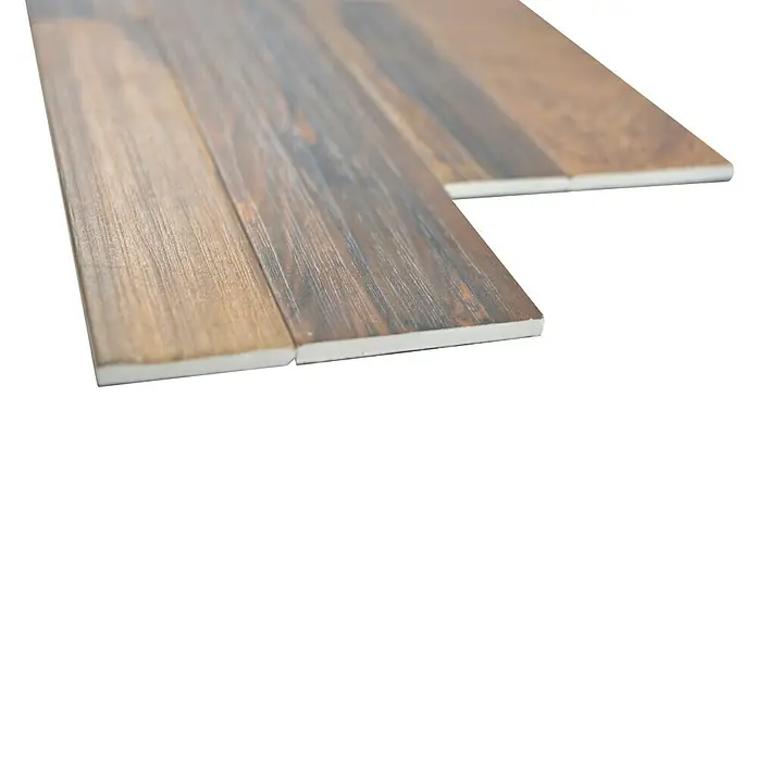 Selbstklebemosaik SAM 4WV1EV - 60 x 15,2 cm, Eiche, Matt - Nahaufnahme von zwei miteinander verbundenen, dunkelbraunen Laminatdielen mit einer hellen Schaumstoffschicht.