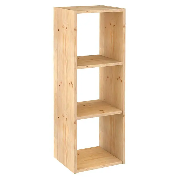 Astigarraga Dinamic Estantería de madera - Al x An x Pr: 105,4 x 36,2 x 33 cm, Capacidad de carga por balda: 50 kg, Número de baldas: 3 ud., Atornillado, Natural - Estantería de madera marrón claro con tres compartimentos, ideal para organizar libros y objetos decorativos en la sala de estar.