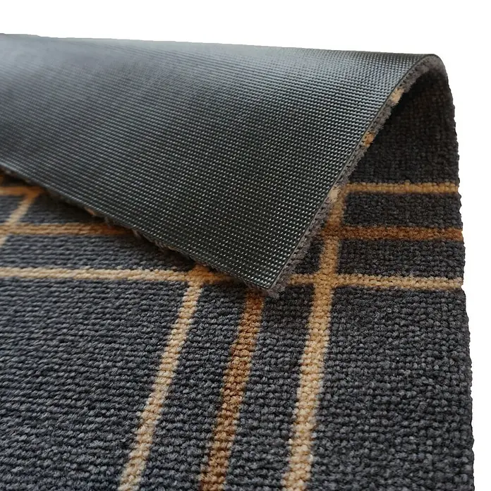 Astra Miabella Fußmatte Karos - Blau/Braun/Beige, 50 x 70 cm - Detailansicht einer grauen Fußmatte mit goldenen Linien und einer rutschfesten Unterseite.