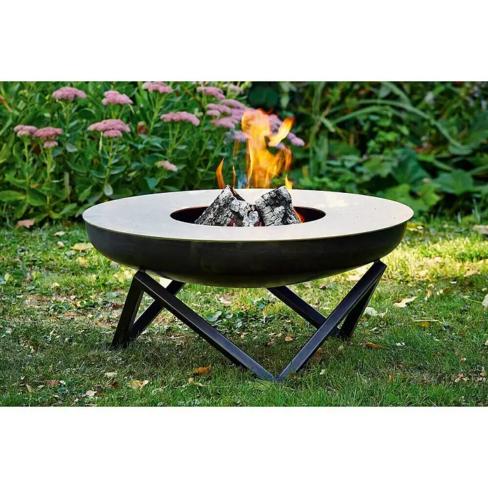 Buschbeck Grillplatte PlanchaStahl, Passend für: Feuerschale mit Ø 80 cm - Moderne Feuerstelle mit schwarzem, schalenförmigem Design und dekorativen Flammen im Garten.