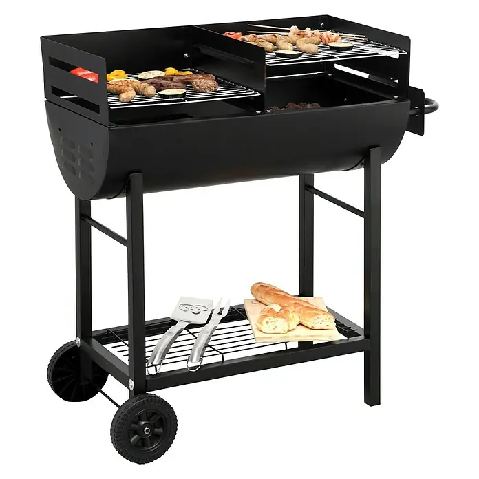 Tepro Holzkohlegrill Detroit - Grillfläche (B x T): 74 x 35 cm, Schwarz - Schwarzer Holzkohlegrill mit Rädern und Ablagefläche, auf dem Grillgut und Baguette zu sehen sind. Ideal für entspannte Grillabende.