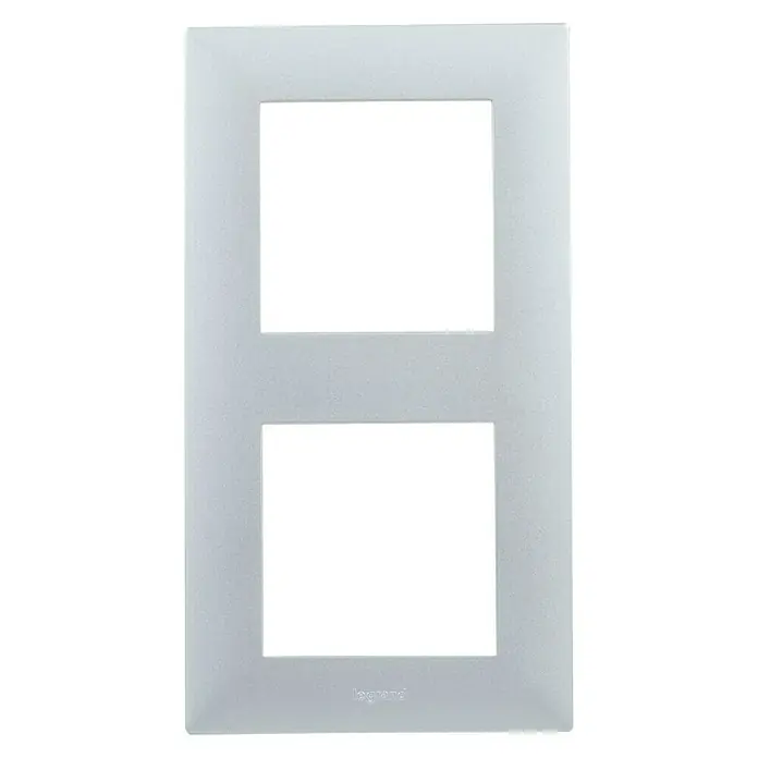 Legrand Niloé Step Marco - Aluminio, Modelo de mecanismos: x 2, Plástico, Instalar - Placa doble para interruptor de luz blanca Legrand para una cubierta elegante de interruptores y enchufes.
