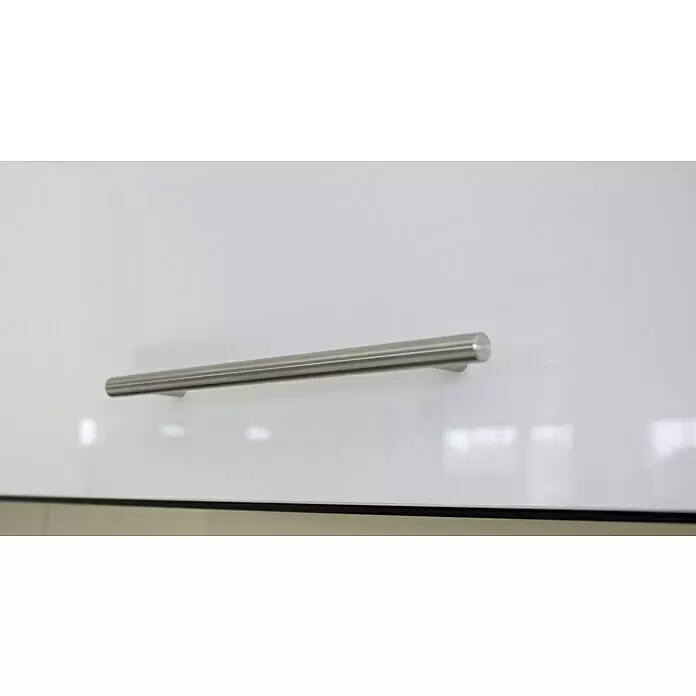 Respekta Premium Cocina esquinera Amanda - An x Pr: 260 x 60 cm, Roble/Blanco, Con electrodomésticos - Tirador de barra de metal cepillado en una puerta de armario blanca.