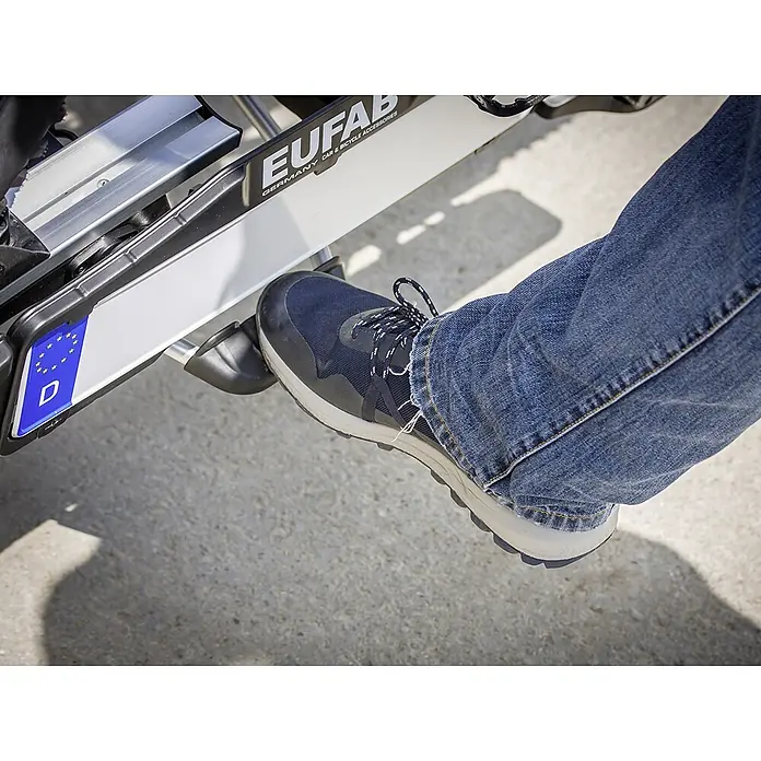 Eufab Fahrradträger Finch - Geeignet für: 2 Fahrräder/E-Bikes, Traglast: 60 kg - Ein Fuß betätigt den EUFAB Fahrradträger mit integriertem Kennzeichenhalter. Sicherer Transport für Fahrräder.