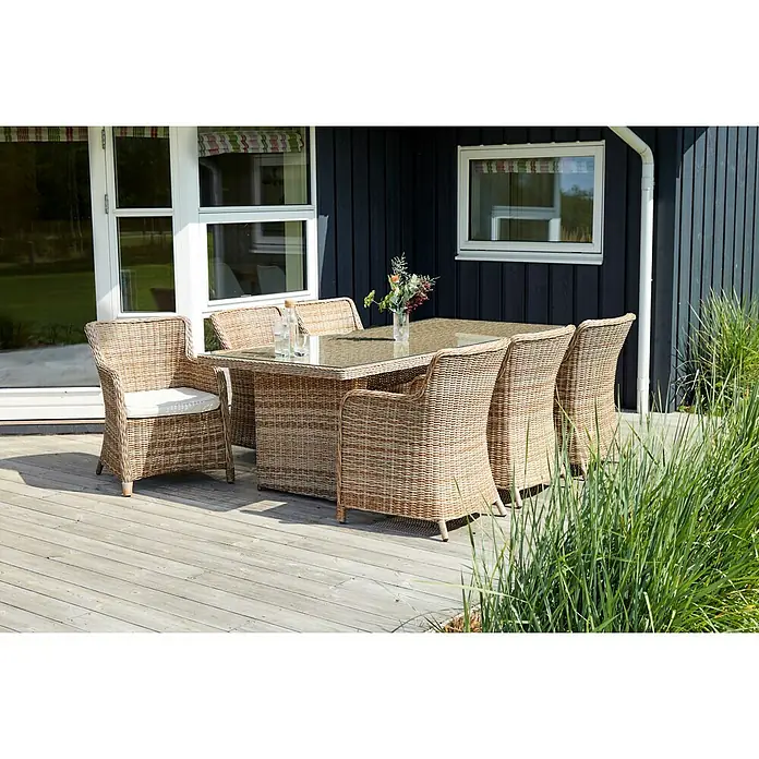 Sillón de jardín Gotland - An x Pr x Al: 79 x 63 x 99 cm, Arena - Un juego de mesa y sillas de jardín de ratán con tapa de vidrio, perfecto para comer al aire libre y relajarse en el patio.