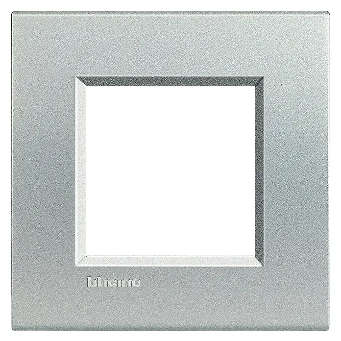 Bticino Living Light Marco - Plateado, Modelo de mecanismos: x 1, Plástico, Instalar - Placa de cubierta cuadrada plateada Bticino para interruptores de luz. Aspecto elegante para interiores modernos.