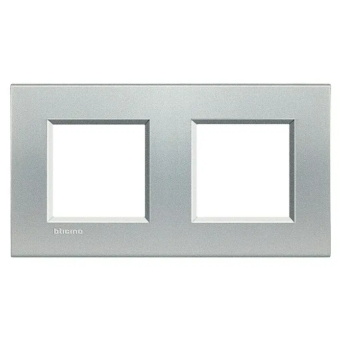 Bticino Living Light Marco - Plateado, Modelo de mecanismos: x 2, Plástico, Instalar - Tapa doble Bticino, diseñada para una fácil instalación de dos dispositivos, duradera y elegante para cualquier pared.