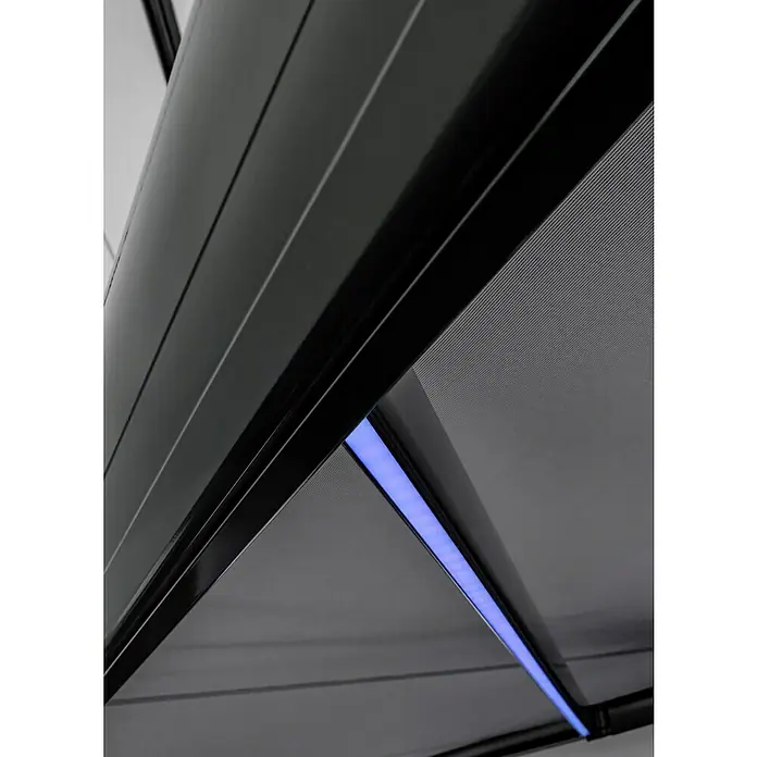 Sunfun LED-Vollkassettenmarkise - Hellgrau, Breite: 4 m, Ausfall: 3 m - Nahaufnahme einer modernen Terrassenüberdachung mit integrierter blauer LED-Beleuchtung, die ein stimmungsvolles Ambiente schafft.