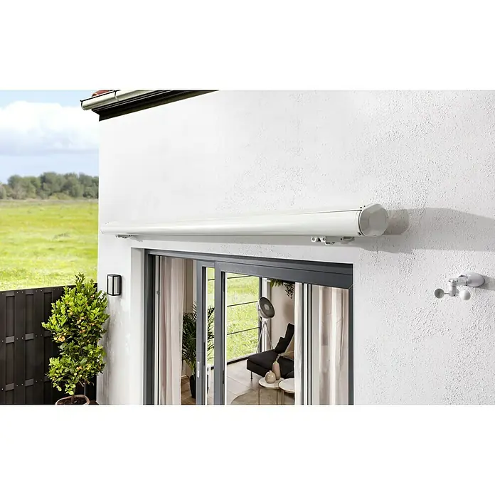 Wind- & Sonnensensor - 130 x 140 x 220 mm, Passend für: Sunfun Vollkassettenmarkisen inkl. LED & Crudo, Sunfun Hülsenmarkisen - Eine weiße Gelenkarmmarkise ist über einer Schiebetür an einer weißen Wand montiert, die Schatten und Komfort bietet.