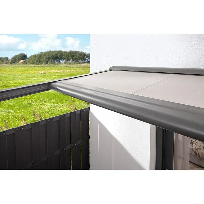 Sunfun PergolamarkiseBreite: 4 m, Ausfall: 3 m - Nahaufnahme einer stilvollen Terrassenüberdachung, die modernen Komfort und Schutz im Freien bietet. Perfekt für entspannte Stunden im Garten.