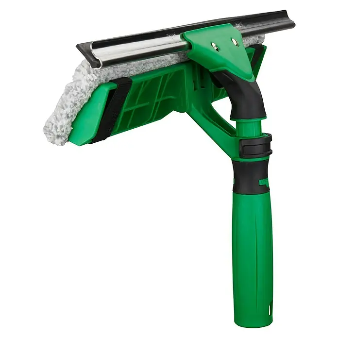 Unger Fensterwascher Visa Versa Pro - Breite Bezug: 45 cm, Grün - Nahaufnahme eines grünen Fensterreinigers mit Schwamm und Abzieher, der für streifenfreie Sauberkeit sorgt. Ideal für Fenster und andere glatte Oberflächen.
