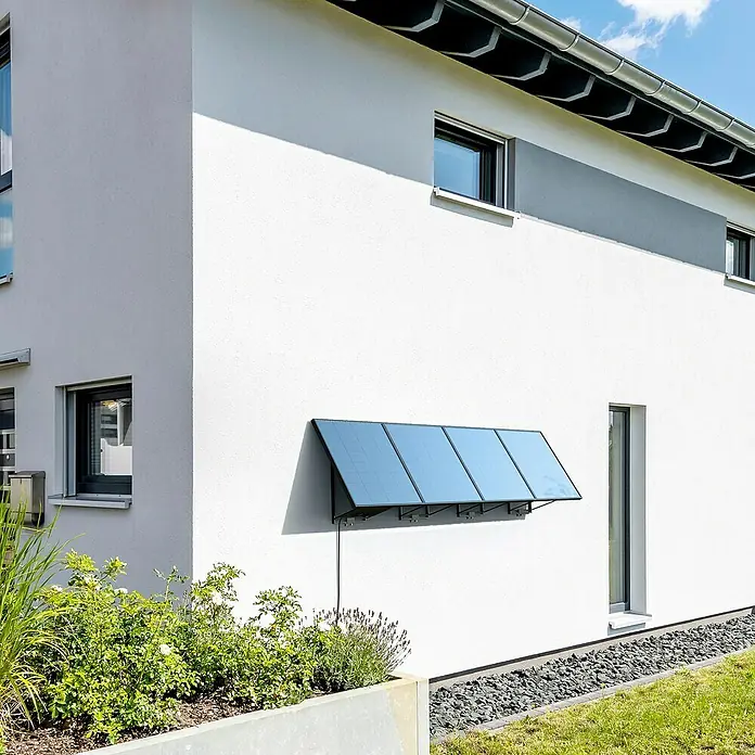 Avidsen Panel solar Soria - L x An x Al: 25 x 760 x 680 mm - Paneles solares integrados en la fachada de una casa moderna. Los paneles están integrados de manera elegante y discreta en la pared.