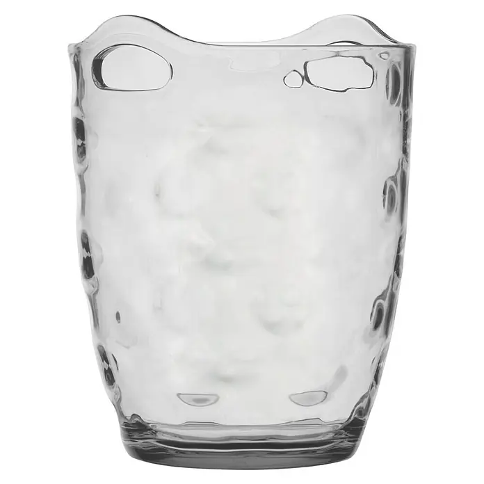 Marinetech Cubitera - Ø x Al: 18 x 23 cm, Ice - Primer plano de un jarrón de vidrio transparente de forma irregular sobre un fondo negro, cuya textura crea un juego de luces único.