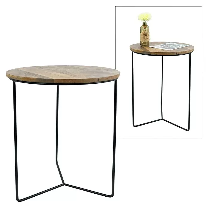 Beistelltisch Delhi - Ø x H: 38 x 53 cm, Holz - Zwei runde Beistelltische mit heller Holzplatte und schwarzen Metallbeinen. Ein Tisch trägt eine Vase und eine Zeitschrift.