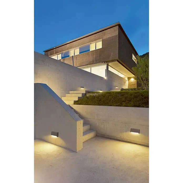 Forlight Aplique exterior LED Grove - 3,1 W, 3 x 22 x 8 cm, Antracita, IP65 - Fachada de casa moderna con luces de pared integradas, iluminando con estilo la zona de entrada.